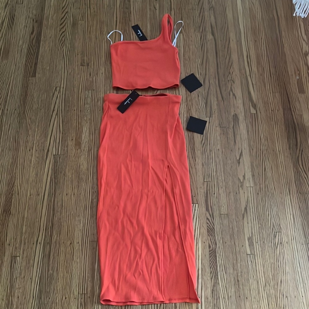 Orange two piece dress. Size small. Ribbed, stretchy material. Lulus brand. NWT